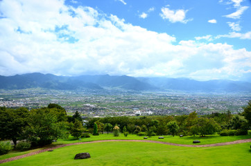Fototapeta premium 笛吹川フルーツ公園 山梨県山梨市江曽原の風景