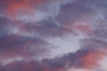 Ruhiger abendlicher Himmel