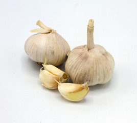 Obraz premium Fresh garlic isolated on white background