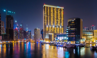 Fototapeta na wymiar Dubai Marina at night 