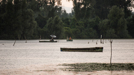 Obraz premium people in boat 