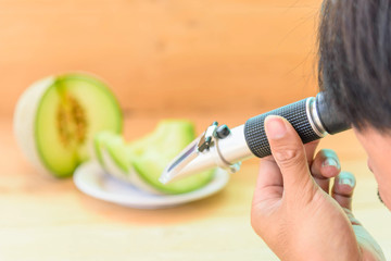 Use brix meter for test fresh melon sweet level