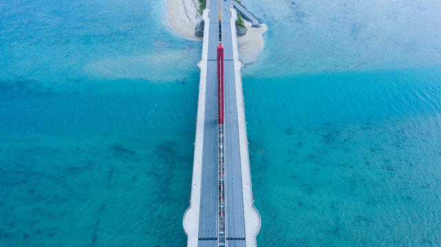 海上を渡る橋　鳥瞰図