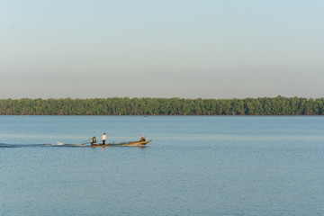 Long tail boat