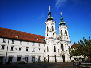 Fototapeta na wymiar Graz Mariahilferplatz Kirche