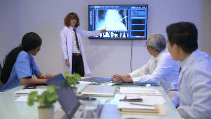 Medical concepts. The doctor is brainstorming to analyze medical problems. 4k Resolution.