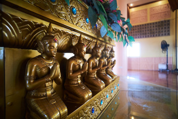 God buddhist statues for praying
