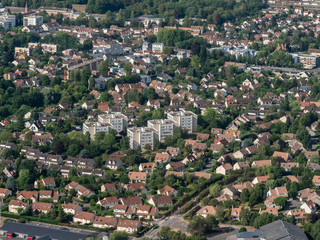 Fototapeta na wymiar vue aérienne de la ville de Verneuil-sur-Seine dans les Yvelines en France