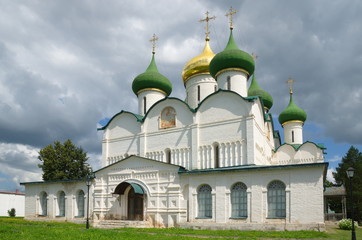 Fototapeta na wymiar Spaso-Preobrazhensky Cathedral. Spaso-Evfimiev monastery in Suzdal. The Golden ring of Russia