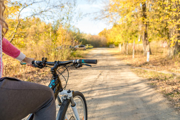 Fototapeta premium Mountain biking down hill descending fast on bicycle. View from bikers eyes.