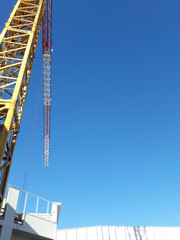 Cantiere edile - gru e ponteggio