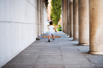 Obraz na płótnie Canvas Boy walking on the street