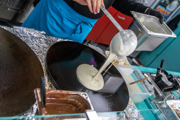 Crepe Zubereitung auf heißer Platte