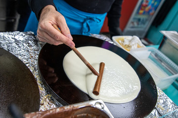 Crepe Zubereitung auf heißer Platte