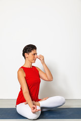 Fototapeta premium alternate nostril breathing