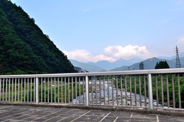 新潟県越後湯沢 立柄橋から見る魚野川 