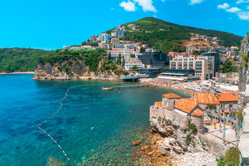 Obraz premium Panoramiczny widok na Stare Miasto Budva