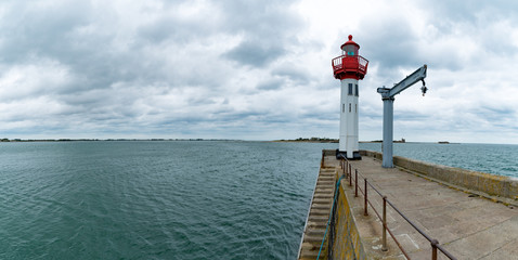Fototapeta na wymiar the harbor lighthouse in Saint-Vaast-la-Hougue in Normandy