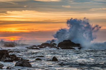 Obraz premium Sunset over Atlantic Ocean in Porto city, Portugal