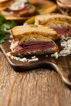 Ruben sandwich. New York sandwich with pastrami, sauce 1000 islands and sauerkraut.