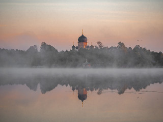 Obraz premium Vvedensky island monastery. Vladimir region. Misty daybreak on the lake.