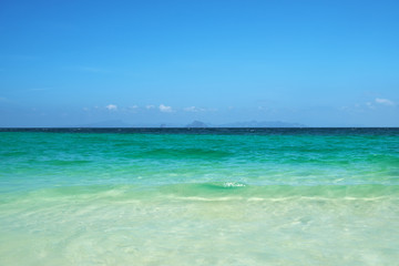 Fototapeta na wymiar Tropical sea. Sunny day in Thailand