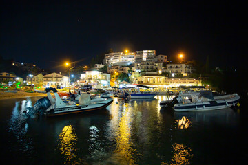 Fototapeta na wymiar Porto in notturna