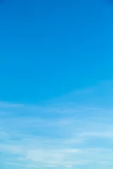 Wandaufkleber Weiße Wolken am blauen Himmel. © tisomboon