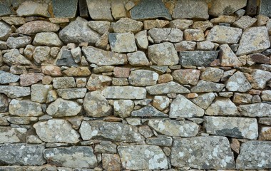 Mur de pierres en granit de Bretagne. France