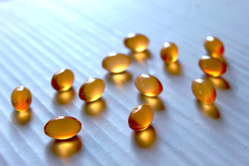  Vitamin orange color transparent capsules 