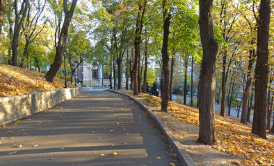Alley in Khreshchaty park in Kiev in the fall