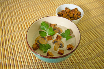 Cream soup of mushrooms with breadcrumbs and herbs