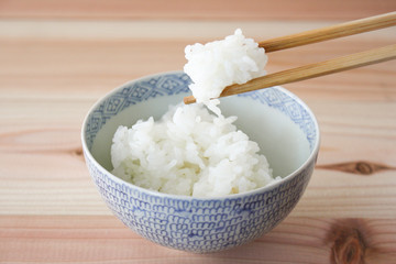 炊きたてごはんの箸あげ写真
