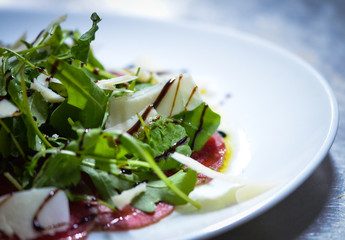 fresh carpaccio salad with wine vinegar