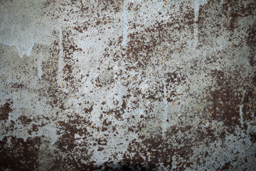 Старая железная стена покрытая белой краской с подтеками, текстурный шаблон.