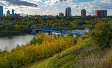 Fototapeta na wymiar The Dawson Bridge and downtown view in Edmonton, Alberta, Canada.