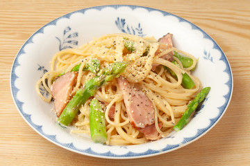 アスパラとバーコンのクリームチーズパスタ