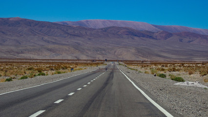 Fototapeta na wymiar Log Desert road to mountains