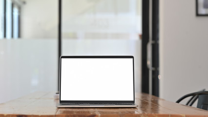 Fototapeta premium Mockup laptop computer on wooden table with blank screen.