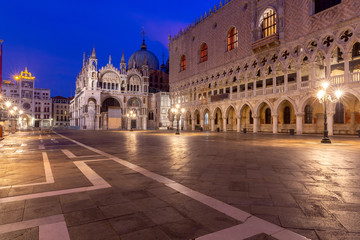 Obraz na płótnie Canvas Venice. St. Mark's Square at dawn.