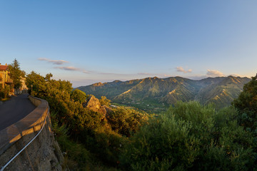 Panorami di Motta Camastra, i calanchi