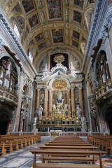 Fototapeta na wymiar coeur de l'église à Naples