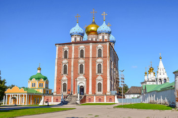 Fototapeta na wymiar Orthodox Cathedral in the Ryazan Kremlin