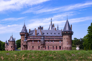 Fototapeta na wymiar castle haarzuilens in the netherlands