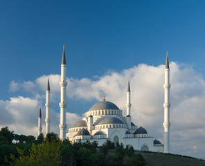 Fototapeta na wymiar Camlica Mosque. View of Camlica from the top. Istanbul Turkey.