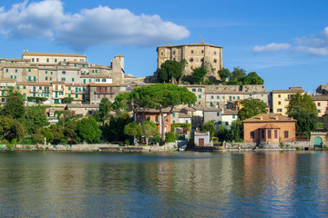 Fototapeta na wymiar Capodimonte e Rocca Farnese - Lago di Bolsena (VT)