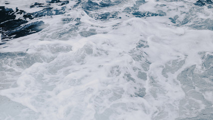 texture of seawater and its waves