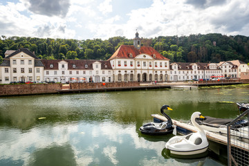 Hafenbecken und Rathaus, Bad Karlshafen, Hessen, Deutschland 