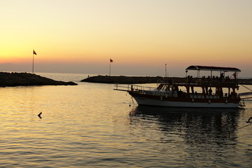 Obraz premium yacht at sunset