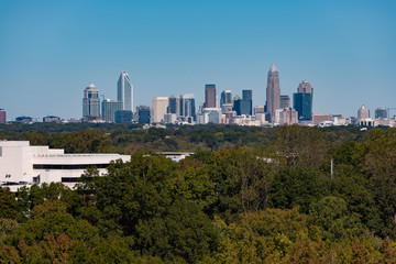 Fototapeta premium Charlotte, North Carolina city skyline in early autumn with blue skies